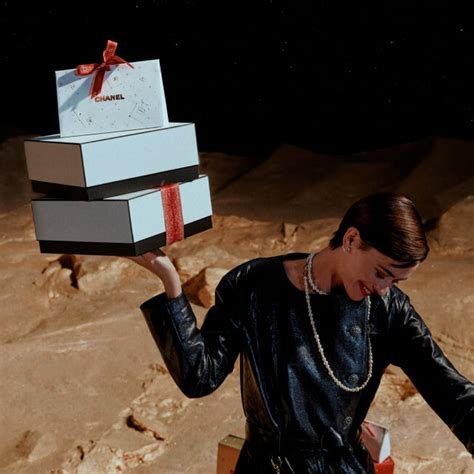 Give Wonder, Give CHANEL – Holiday Gift Guide .